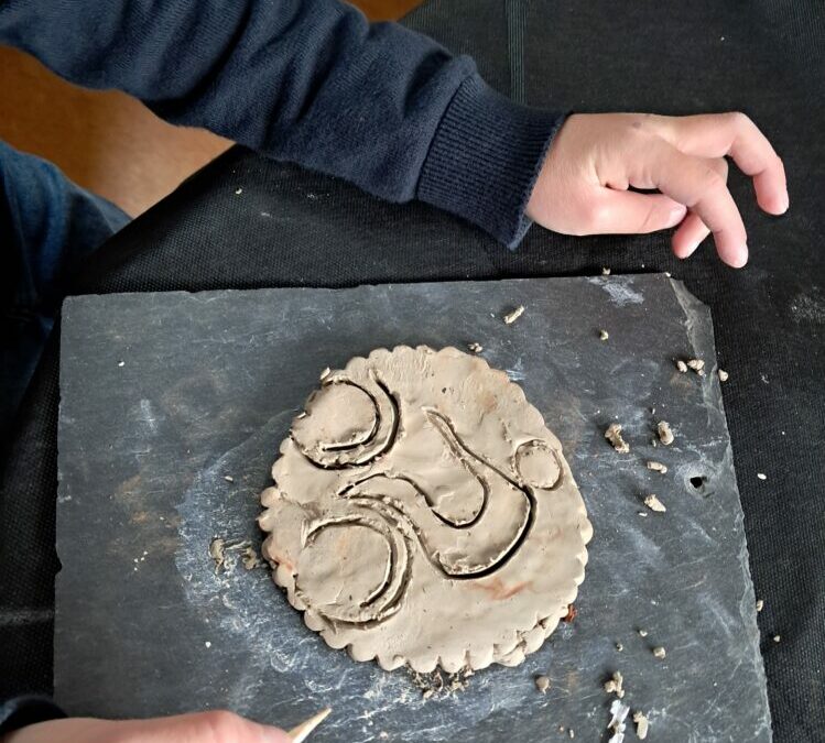 Atelier terre à la bibliothèque